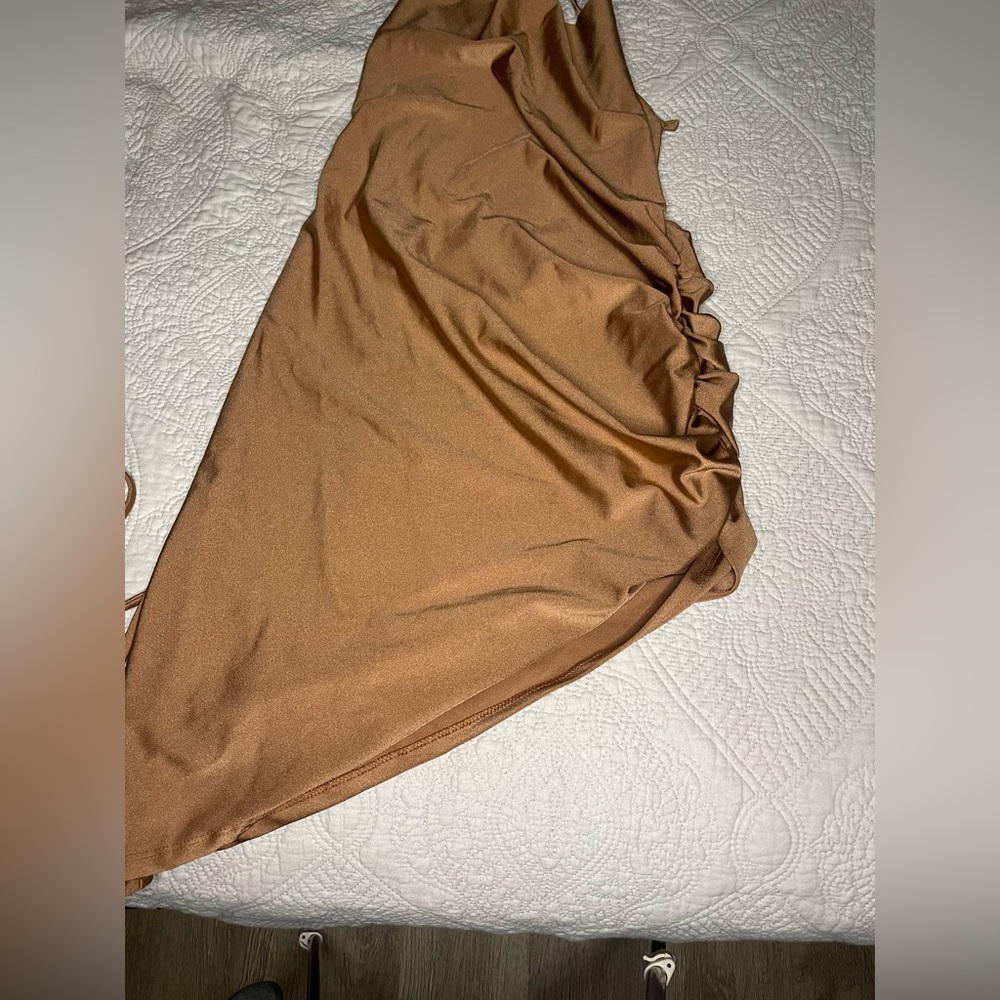 Shiny brown backless body con dress